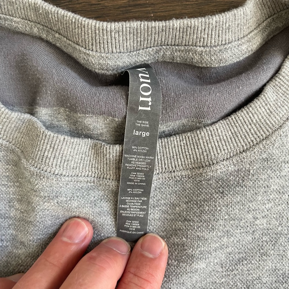 Vuori mens crew neck
